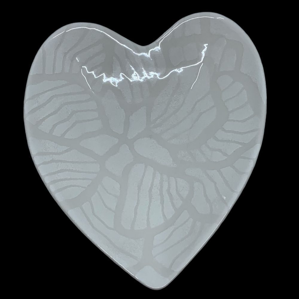 Pentik Studios White Heart-Shaped‎ Embossed Floral Ceramic Trinket Plate Finland